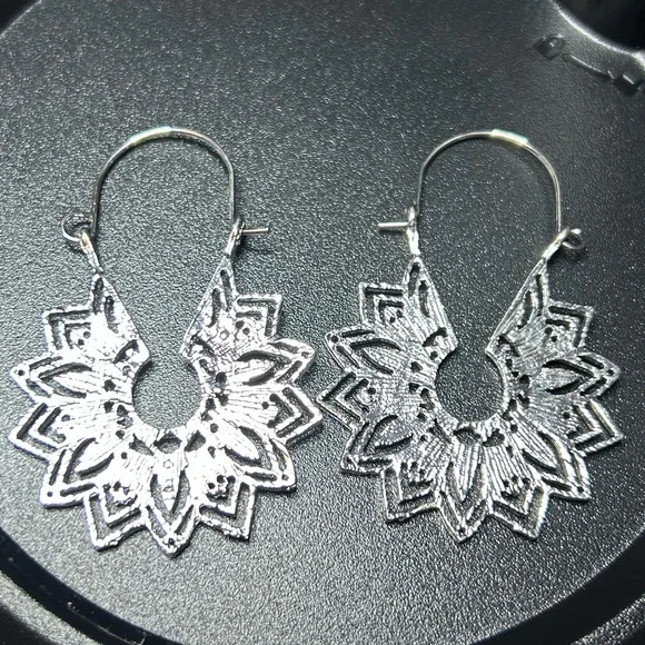 Elegant Silver-tone Mandala Earrings - Picture 2 of 3
